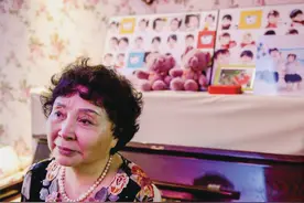60岁老人冒死生双胞胎，12年后攒下近千万家产：我活着她们才好过图片
