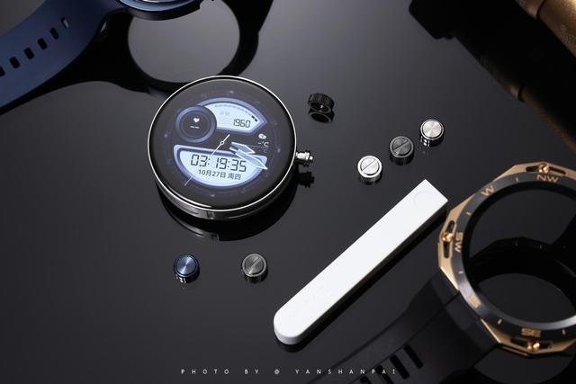 �ܴ�һ���̫���ģ���Ϊ�׿�ɻ����������ֱ�WATCH GT Cyber����