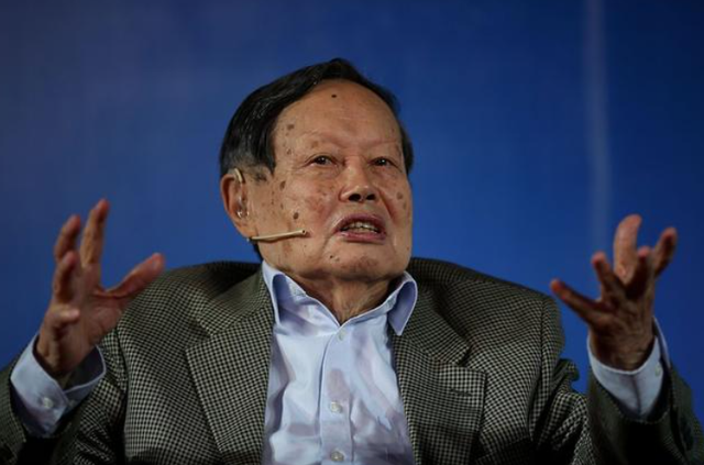 杨振宁曾坦言：我放弃中国国籍后，父亲一直没能宽恕我