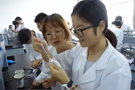 就业三年后恍然大悟，老师和医生的差距有多大，不仅在薪资上图片