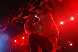 姜云升：“我是不平凡的平凡人 为了活着去努力的平凡人”图片