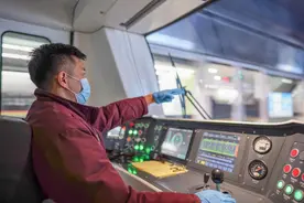 揭秘！无锡地铁人的包包里都有啥？图片