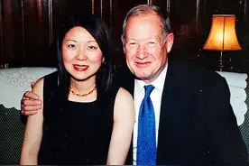 17年前，那个嫁给英国亿万富豪的中国外卖员，现在过得怎么样？图片