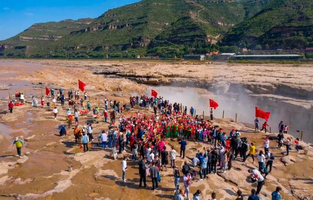 ӭ���� �˲�ͣ �������ھ���������Ϯ