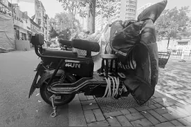 @太原人 安全隐患巨大！电动自行车随意加座小心“神器”变“凶器”图片