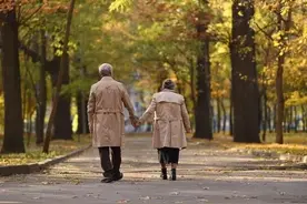 女人过了五十岁以后，为什么反而更需要男人的陪伴？图片