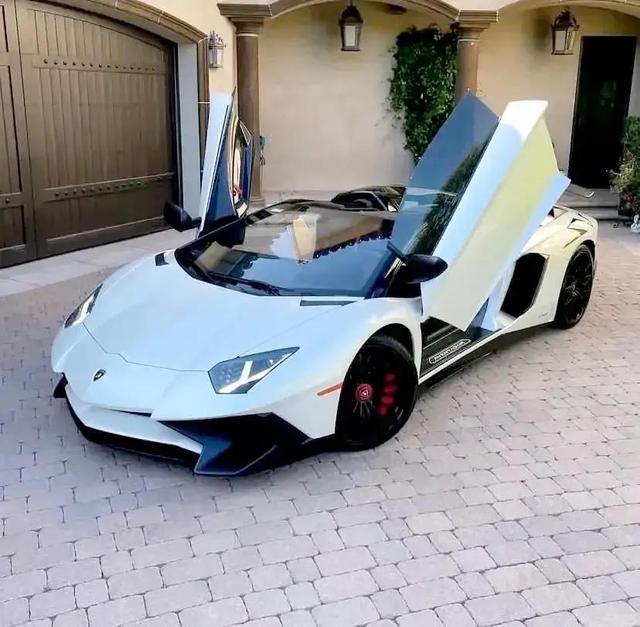 全屏超高清的超跑豪车壁纸 .欣赏一下 ！#创作灵感