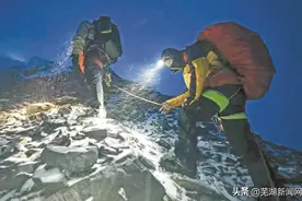 7546米！ 芜湖人郎斌登上慕士塔格峰图片