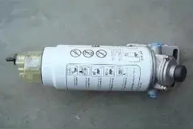 皮卡车油水分离器故障灯要清洗油箱吗？图片