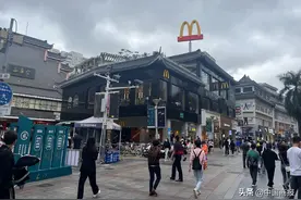 实探深圳东门商圈：客流回升热闹重现，业态低端亟待“重生”图片