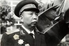 他的警卫员是上将，战友是元帅，而他只是中将，他是谁？图片