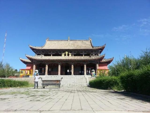 小 喇 嘛 其 人 其 事