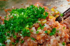 调肉馅，牢记“3不放”诀窍，鲜香嫩滑，美味多汁，调啥馅都好吃图片