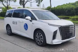 新车 | 中大型MPV 2.0T动力 可选6座/7座 上汽大通G90福祉版实车曝光图片