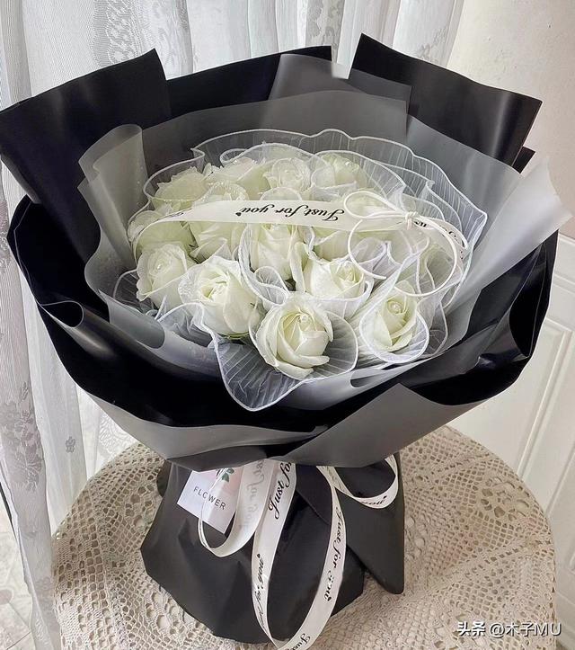 白玫瑰适合送什么人?白玫瑰送人一般送几朵?