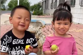 “青梅竹马”小馨馨：闺女跟超市儿子成朋友，连亲妈都磕起CP图片