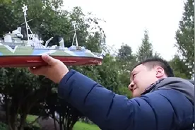 重庆小伙造出美国军舰模型，美国人花两倍价钱抢走，只因太逼真了图片