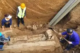 1986年，福建学校挖出南宋古墓，墓中夫妻皮肤仍有弹性、血管可见图片