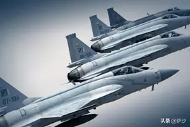 巴基斯坦能完全自己生产中国枭龙战机吗？2003年8月24日枭龙首飞图片