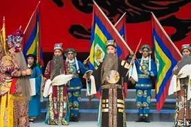 越调大师申凤梅，在三国历史剧的改编和表演上，做出了哪些贡献？图片