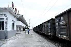 成渝铁路上的“铁蘑菇”图片