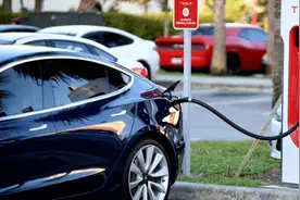 「王煜全-要闻评论」特斯拉开放超级充电站，马斯克打什么算盘？图片