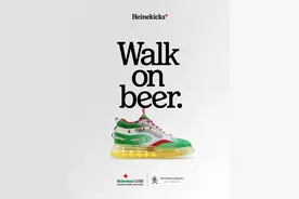 当场醉倒！在鞋底灌上啤酒，你敢喝吗？图片