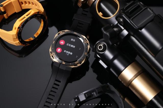 �ܴ�һ���̫���ģ���Ϊ�׿�ɻ����������ֱ�WATCH GT Cyber����