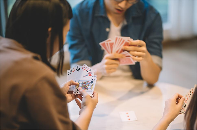 5个引爆气氛的酒桌游戏，老酒友都知道的，冷场? 不存在的！