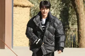 张新成与张杰掰手腕突发意外，导致手臂骨折，网友怒斥：又是蓝台图片