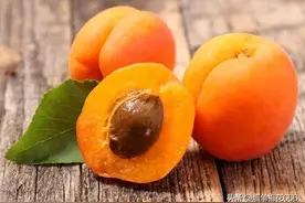 女儿的同学来家里住了两天，我让女儿以后不要和她来往了图片