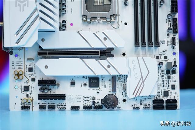 ǧԪ��������Ӱ��B760������ʦD5 Wi-Fi�׽������:13600K��Ѫ����