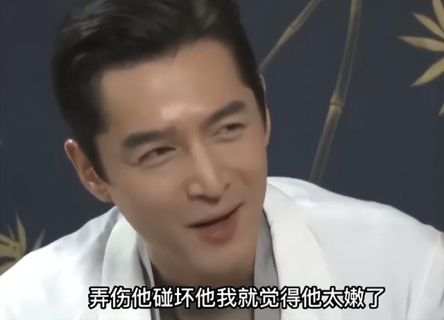 40岁胡歌官宣结婚得女后首次谈妻女，第一次抱女儿怕碰坏了，看女儿睡颜落泪：她刚来这个世界，没受任何污染