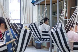 女大学生奇葩的行为，床上小便、捡用过的姨妈巾，室友被吓得想哭图片