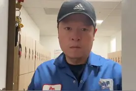 中国小哥在美国工厂上班 ，一天就接根地线还喊累，这松弛感没谁了图片