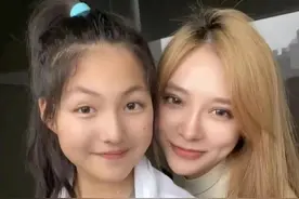 王诗龄瘦身后太惊艳了！路人镜头下健身房撸铁，瘦成麻杆腿太好看图片