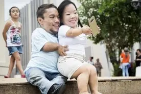 世界最矮夫妻，加起来不足2米，婚姻幸福却略有遗憾：不敢要孩子图片
