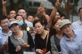 老人述说：“住在女儿家，才懂儿子与女子的差距是什么”，很现实图片