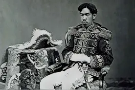 日本明治天皇图片