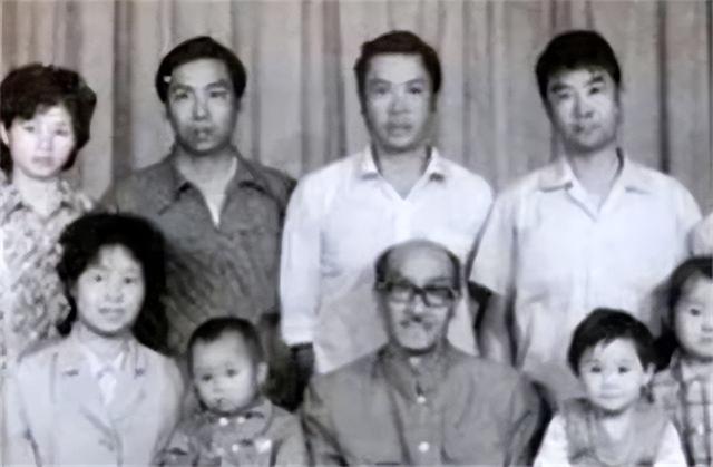 1941年，王洛宾回到兰州家中，出轨妻子问他：你今晚去哪儿住？