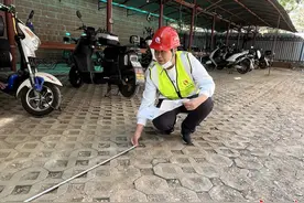 吴友梅：上屋顶做闭水试验让居民放心图片