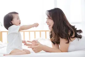 儿子出国八个月了，儿媳却怀孕了，我尾随她，知道真相后我很开心图片