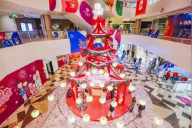 “游园花伞”“桃花廊桥”“捞金鱼”……樱桃小丸子游园会图片