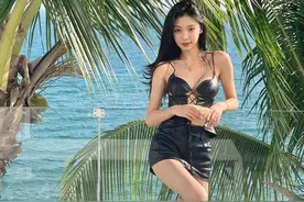 易梦玲，海边大秀性感身材，无可挑剔的美，太绝了图片