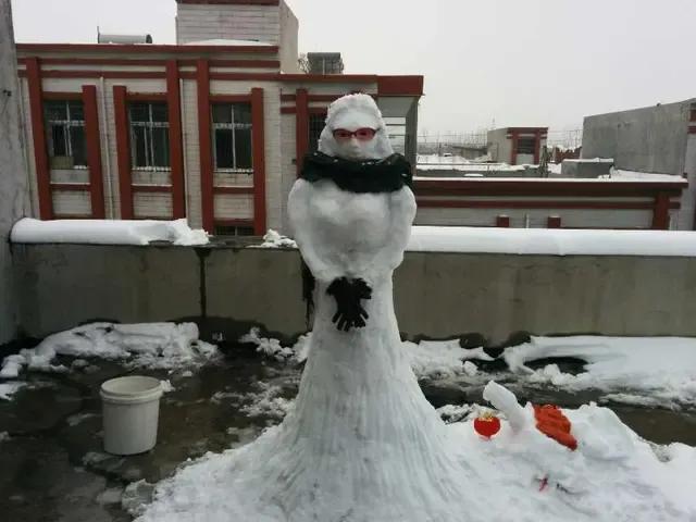 大郑州堆雪人内卷严重，哪个是金奖？全河南的雪人都在这里了
