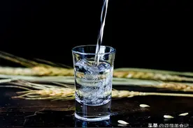 广东50岁大哥，雷打不动地坚持每天喝一杯酒，20年喝出这3条经验图片