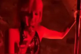 Lisa金泰亨参加party超嗨 放飞自我大秀钢管舞图片