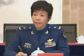 程晓健：空军首位女师长，18岁入伍，53岁授少将，现任职东部战区图片
