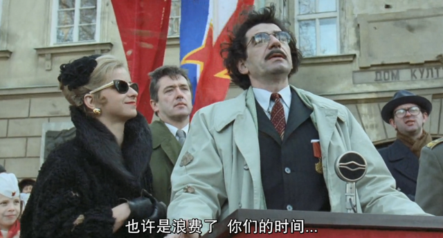 刚解封就冲上9.2！封闭管理20年，吃着狗罐头，搂着军官跳脱衣舞