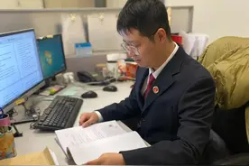 分步索要托运费、猫笼租金……免费领养猫原来是个局图片